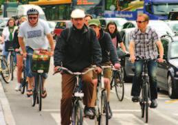 Matka kotoa kaupungin keskustaan saattaa olla pyörällä 3 kilometriä ja autolla lähes kaksinkertainen.