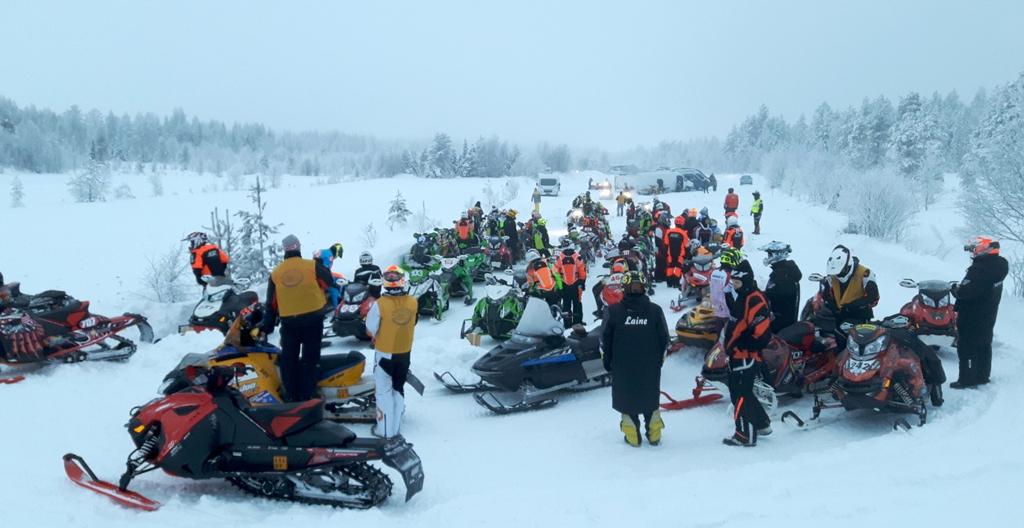 MOOTTORIKELKKA-ENDURO JA -SPRINT Moottorikelkka-Enduro on luotettavuuskilpailu, jossa ajetaan siirtymä ja maastokokeita.