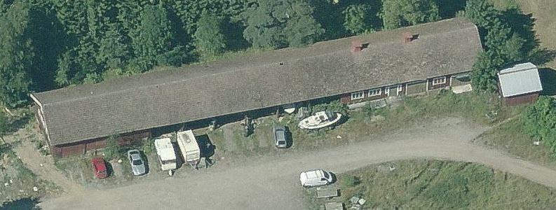 Se koostuu kolmesta osasta: kahdesta varastorakennuksesta, jotka yhdistyvät toisiinsa katoksella (kuva 20).