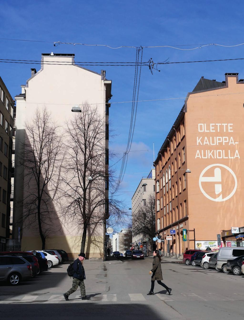 Sähkökaappeja Tampereen Hämeenkadulla maaliskuussa 2017 (Käsien luola)