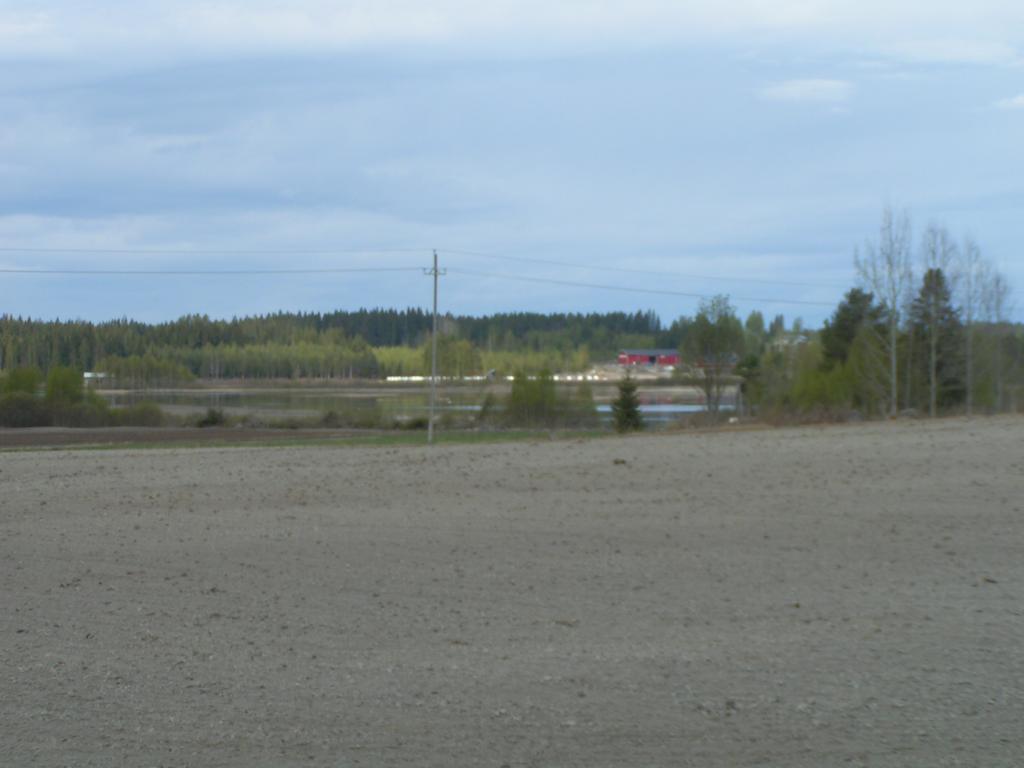 6 Natura-alue on kaksiosainen ja käsittää lähekkäin sijaitsevat valtakunnallisen lintuvesien suojeluohjelman kohteen (Lapinjärvi) ja valtion vanhojen metsien suojeluohjelman kohteen (Teerikangas)