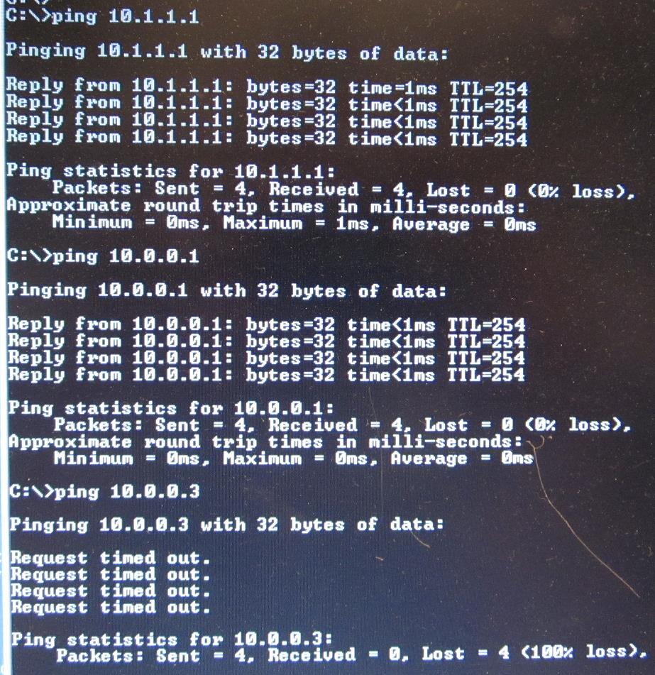 50 Kuva 13. Päätelaitteen PC4 yhteyden toimivuuden testausta laboratoriossa (Dual- Stack-verkko). Kuten kuvista 10 13 voi huomata, ei verkkoa saatu toimimaan täysin.