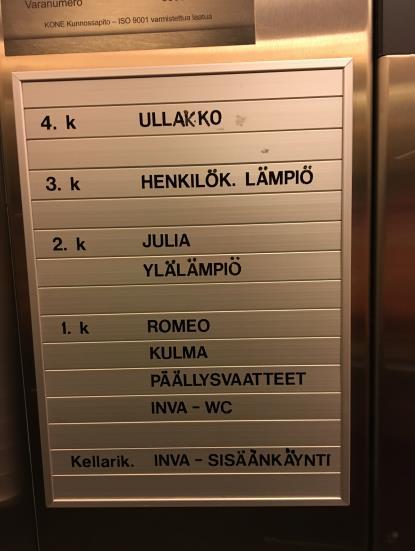 Saattaa aiheuttaa putoamisvaaran portaisiin isolla pyörätuolilla.