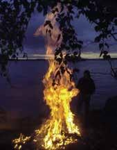 Nuorisoseuran talolla Juhlailtamat - Suomi 100 vuotta! klo 19.30 Juhani Viidan johdolla harras ja hurtin huumorin täyteinen aikamatka itsenäisyytemme vuosikymmeniin.