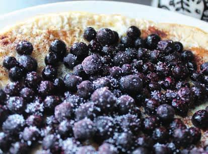 FAST Pudding ja vesi. Lisää hyvin sekoittaen hiutaleet ja kananmunat sekä ripaus suolaa. Paista paistinpannulla hiljalleen hauduttaen pannukakuksi. Käännä ennen kuin täysin hyytynyt.