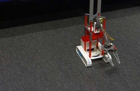 33(50) Kuva 16. Seinäjoen Ammattikorkeakoulussa 3D-tulostimella tehty leikkikalua muistuttava ja älypuhelimella ohjattava pieni robotti. (Yle, 2017.