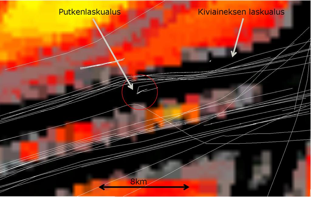 Kaikkien alueella liikkuvien alusten reitit kiviaineksen kasausaluksen ollessa sijainnissa,