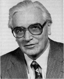 Kuva 1: Konrad Zuse (1910-1995) 1. Johdanto Konrad Zuse on yksi tietokoneiden historian merkittävimmistä nimistä.