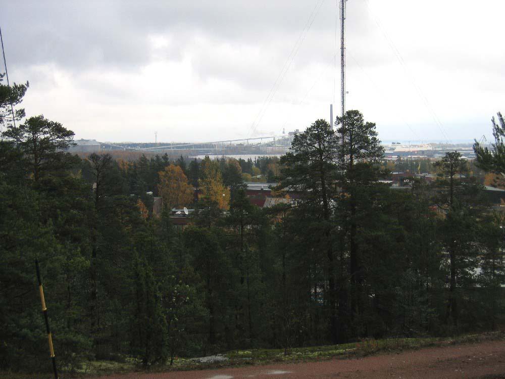 50(131) Kuva 21. Näkymä Jylpyn vesitorninmäeltä kohti Jumalniemeä ja Hietasta 27.10.2006. Ottopaikka: X(P) 6708860, Y(I) 3494895.