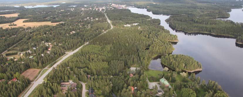 gösta serlachiuksen taidesäätiö Näkymiä Joenniemen kartanon muotopuutarhasta The park surrounding the Joenniemi manor Mänttä-Vilppulaa ilmasta kuvattuna, kilpailualue etualalla oikealla
