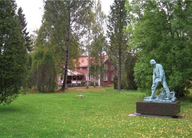 In August 1945 part of the Joenniemi manor house, the home of Gösta and Ruth Serlachius, was opened as an art museum and during the 1980s the entire building was taken into use as a museum.