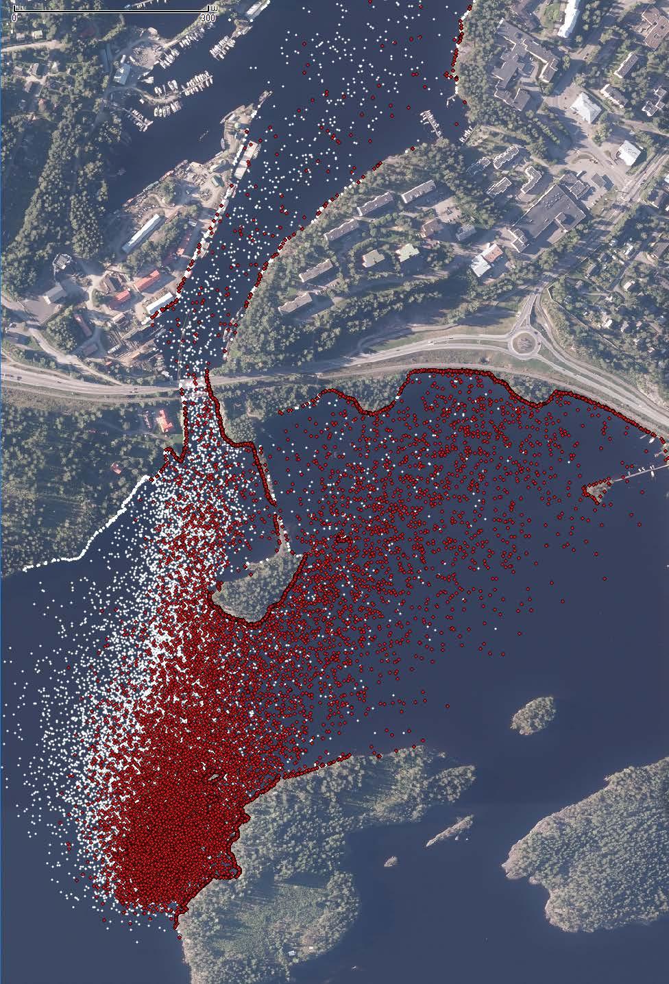 KUVA 16. Laitaatsalmen leviämismalli projisoituna alueen ilmakuvaan.