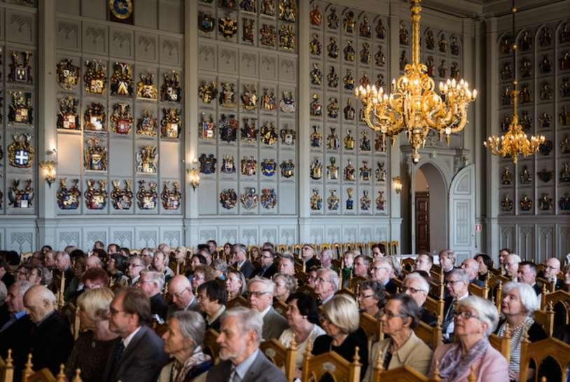 Jäsentilaisuus järjestettiin toukokuussa Ritarihuoneella. Seurasimme aktiivisesti professori-johdannaisten nimikkeiden käyttöä.