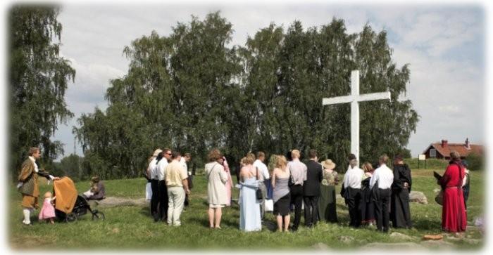 Olemme kokoontuneet tänne.