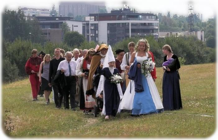 Jokirannassa matkalla Koroisten ristille By the river, on our way to the