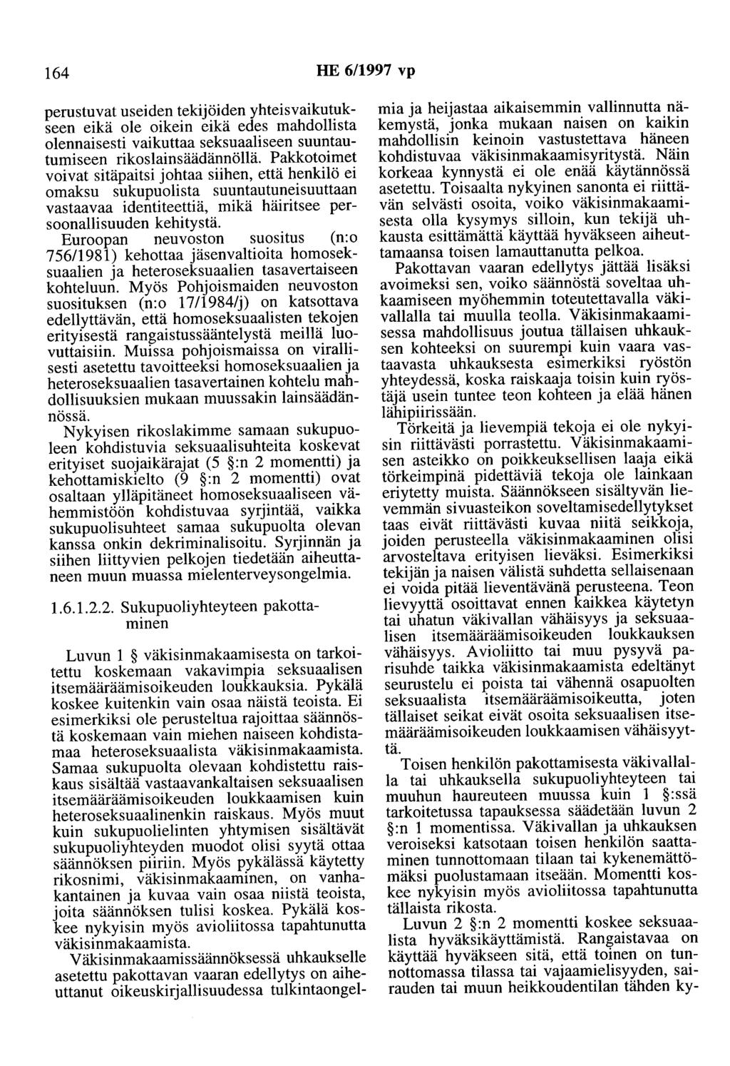 164 HE 6/1997 vp perustuvat useiden tekijöiden yhteisvaikutukseen eikä ole oikein eikä edes mahdollista olennaisesti vaikuttaa seksuaaliseen suuntautumiseen rikoslainsäädännöllä.