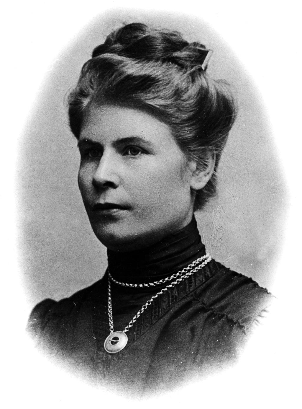 Viipurilainen kutoja Jenny Nuotio oli ensimmäisen eduskunnan nuorimmainen. Vuonna 1907 hän täytti 25 vuotta.