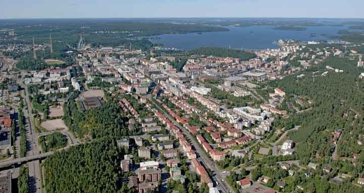 Kuva 61. Lahden kaupunki on syntynyt I Salpausselän ja Vesijärven solmukohtaan.