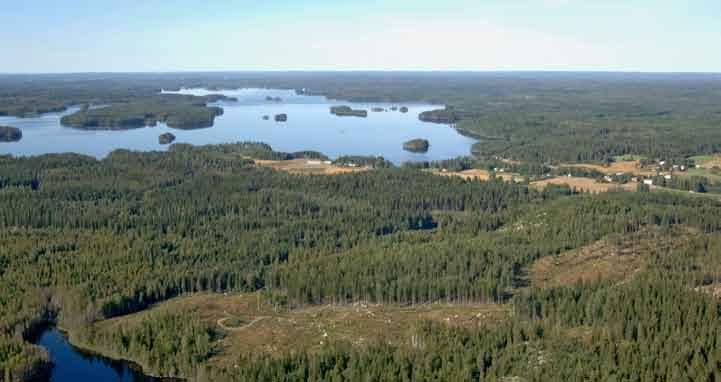 Kuva 71. Padasjoen Vesijaon kylä sijaitsee samannimisen järven kupeessa.