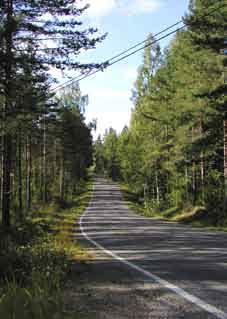 Maaperä muodostuu pääosin avokallion päälle kerrostuneesta moreenista. Heinolan pohjois- ja itäpuolta kiertää muuta osaa jylhempi kallioselänteiden vyöhyke.