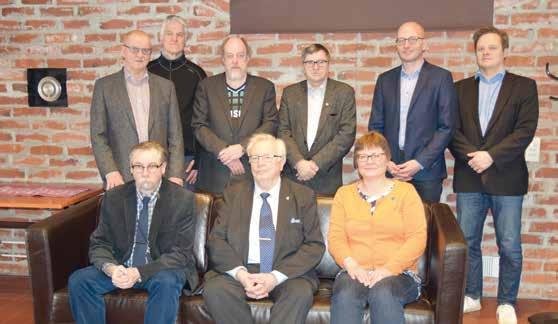 14 ALUEHISTORIAN TUTKIMUKSEN KÄYNNISTÄMINEN Ohjausryhmän jäsenyhteisöt, jäsenet ja varajäsenet olivat: Alavuden kaupunki, Pekka Ala-Mäenpää (2011 2012), Jorma Lamminmäki (2013 2016), varalla Eero