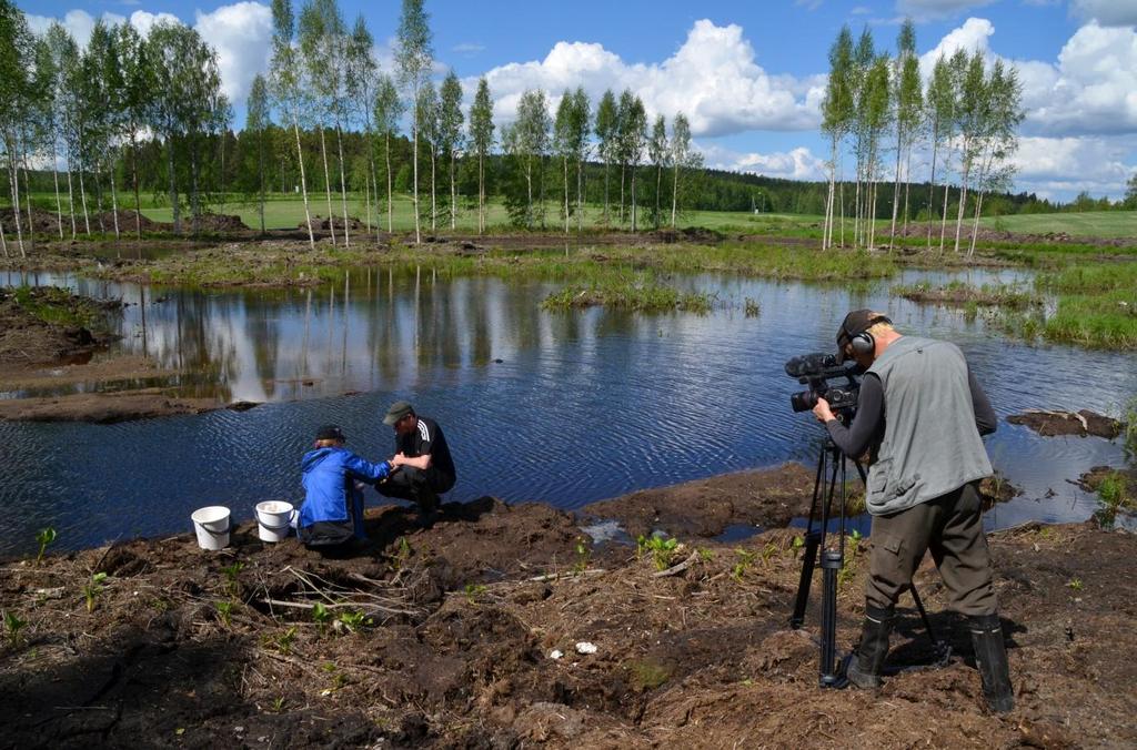 vaaitetiin oppilastyönä. Taustalla näkyy Pohjoisen Keski-Suomen oppimiskeskuksen yksikkö.