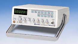 1 mv-10 Vpp taajuuden ulkoinen ohjaus (VCF) signaalin napaisuuden kääntö tasajännitelisän säätö, 2 x 20 db vaimennusportaat ja