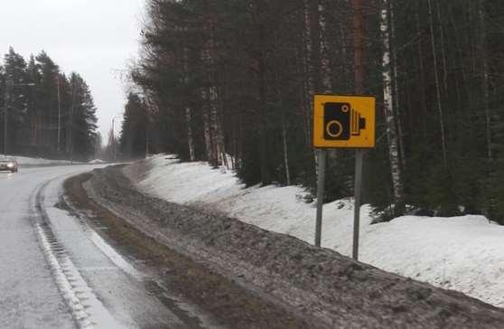 läheisyydessä, sekä risteyksissä joissa on sattunut paljon onnettomuuksia. Viime aikoina valvontaa on myös suoritettu tietyömailla, joilla on alennetut nopeusrajoitukset.