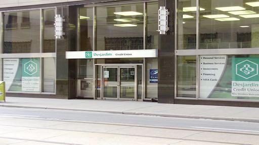 CASE DESJARDINS Des Jardins pankilla 1400 konttoria Kanadan Quebecin osavaltiossa. Suunnitelma on muuttaa ne co-working paikkojen verkostoksi jossa pankki luo arvoa asiakkaittensa kanssa.