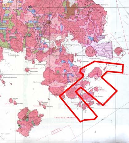 120(190) Kuva 84: Mussalon satamaa ympäröivien alueiden maaperäkartta (Maanmittaushallitus, 1980). Karttapohja on vanhentunut. Punainen viiva kuvaa Mussalon sataman nykyistä reunaa merelle päin.