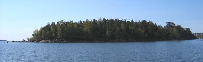 Tuohipöllön saarella ei nykyään ole merkittävää virkistyskäyttöä. Kuva 34. Tuohipöllön saari kuvattuna pohjoispuolelta 17.5.2006. Ottopaikka: X(P) 6703013, Y(I) 3496220.