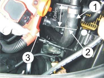 12V för laddare och relä monteras på original uttag i motorum. Beroende på om klocka ska användas eller inte är det olika inkopplingsanvisningar för relä och laddare se schema.