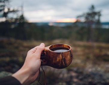 Toimialojen kehitys Toimialojen kehitys Kaivostoiminta erottuu pitkän aikavälin trendikehityksessä muita toimialoja positiivisemmalla liikevaihto- ja henkilöstömääräkehityksellään.