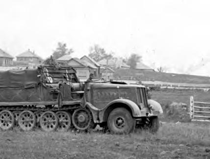 18-tonninen Famo F2 suunniteltiin alkujaan raskaaksi SdKfz 9 -traktoriksi, joka toimi raskaan tykistön, kuten 240-millisen K 3 -kenttätykin, vetäjänä.