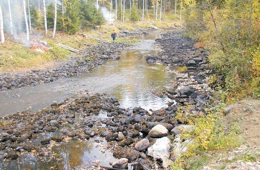 Lyhytaikaissäännöstely on Jylhämän voimalaitoksella suhteellisen voimakasta. Nollavirtauksen kesto voi olla jopa 8 tuntia, kun voimalaa seisotetaan yön yli.