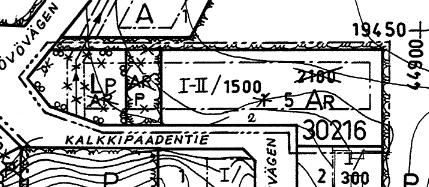 5 (26) Tontti 30216/5 Tontit 30216/2 4 ja 30217/1 2 Tontin 30216/5 alueella on voimassa 22.5.1968 vahvistettu asemakaava, jossa tontti on merkitty rivitalojen korttelialueeksi (AR).