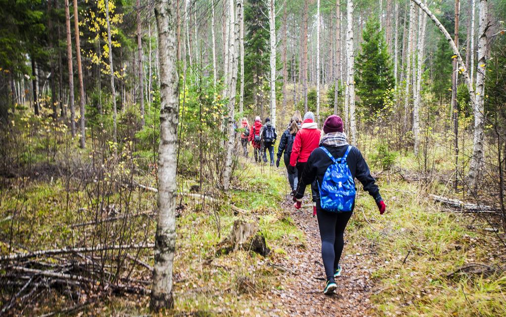 2016 HENKILÖSTÖKERTOMUS Työhyvinvointi lisää valmiuksia selviytyä muuttuvissa tehtävissä ja työolosuhteissa Työhyvinvointi sisältyy yksiköiden kanssa käytäviin tavoite- ja tulosneuvotteluihin osana