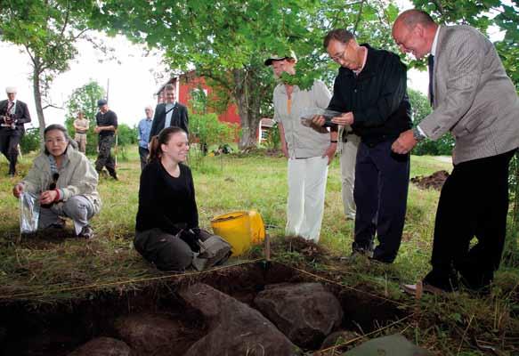 Kuva: Taina Niemi Ban Ki Moon ja rouva Ban tutustuvat arkeologisiin kaivauksiin