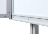 2.1 Sisätiloihin Lukittava ilmoitustaulu sisätilaan S-sarja tussipinta sylinterilukko akryyli-ikkuna sivusta saranoitu Vapaasti seisova Lukittava Ilmoitustaulu Sisätilaan S4 alumiinijalka tussipinta