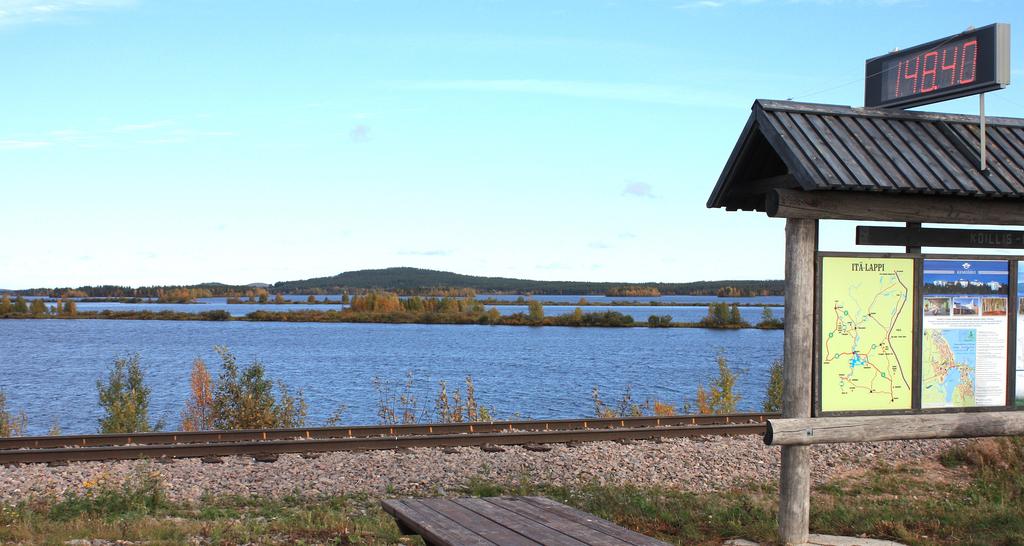 Kuva: Kemijärven reaaliaikainen vedenkorkeus on nähtävillä Kemijärventien varrella Rautatiesillan läheisyydessä (Lapin ELY-keskus). KEMIJÄRVEN TULVARISKIALUE Taulukko 6.