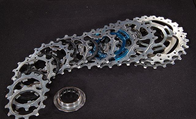 0 via Wikimedia Commons OHJELMISTOJEN LAATU Sisäiset ominaisuudet Valmistusprosessi 2 "Disassembled Campagnolo Centaur cassette - side view " by Ximeg - Own work.