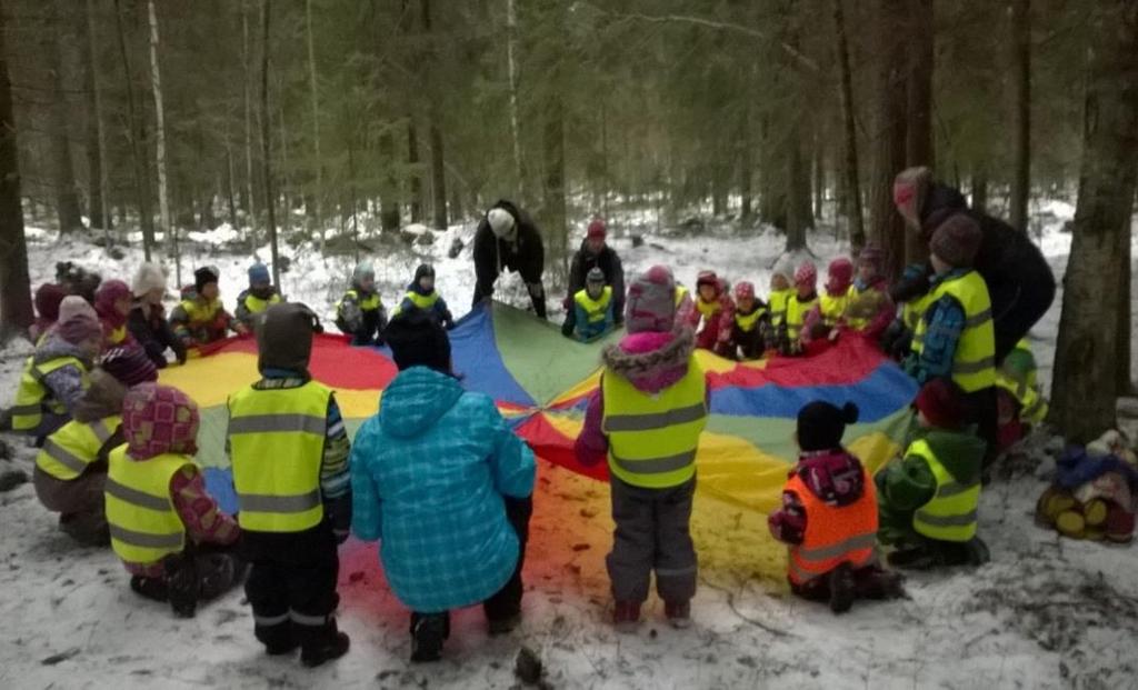 25 Saksalan seikkailukeskuksen satuseikkailu radalla kävi toukokuussa eskareita seikkailemassa ohjatusti noin 50 lasta.