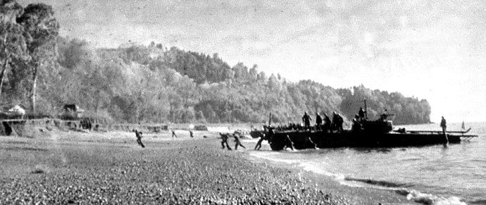 15 Kuva 1: Mustanmeren laivastolla ei ollut maihinnousualuksia Kertšin Eltigenin maihinnousuoperaatiossa vuonna 1943.