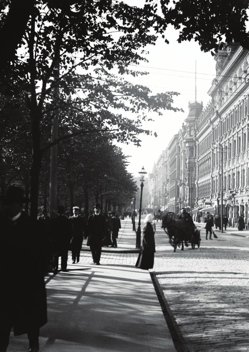 Sibeliuksen Helsinki Esplanadi 1892 Helsingin kaupunginmuseo Jean Sibelius muutti 1885 synnyin- ja koulukaupungistaan Hämeenlinnasta Helsinkiin opiskelemaan.