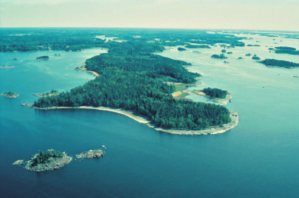 Ahlaisten saaristoa, etualalla Sandö. Kuva: Juha Manninen. kok.p loppukesä kok.p lopputalvi lin. (kok.p loppukesä) lin. (kok.p lopputalvi) Kuva 58.