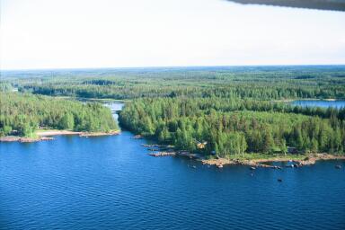 Möllersfjärden SL Perhojoen entinen, umpeen kasvava uoma.