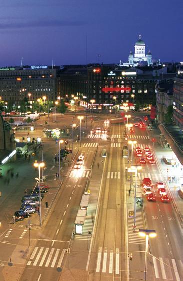 28 29 Liikennevirtojen metropoli Maantieteellisesti laaja metropoli edellyttää toimiakseen toimivia liikenneyhteyksiä.