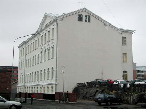 1900-luku Kähärin koulu, 72-11-1, Pietari Valdinkatu 14 2-kerroksinen jugendvaikutteinen koulutalo, alakerta tiiltä ja yläkerros hirsirunkoinen, 1909 (suunn. Opettaja Hänninen?).