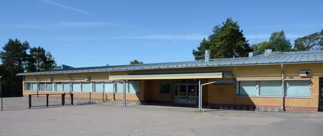 Suikkilan koulu, Suikkila 67, Talinkorventie 16 Kokonaisuus, johon kuuluvat myös päiväkoti ja neuvola rakennus, rakennettu 1972. Arkkitehti Pekka Pitkänen.