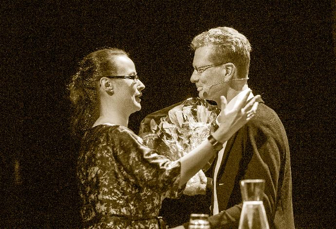 Kouluttajina mentori ja yritysten sparraaja Sari Lönnqvist. Ornamon kevätkokous HUHTIKUU Ornamo-palkinnon jako ja Muotoilupäivän seminaari Viimeisimmät uutuudet, inspiroivat näyttelyt ja hyvää seuraa.